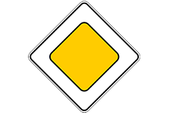 Знак: главная дорога